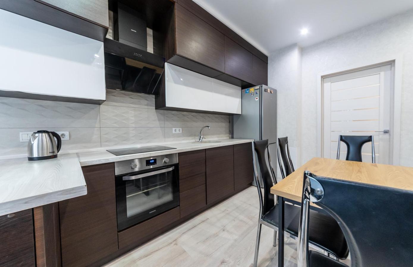 Apartment On Draghomanova 2a Kyiv